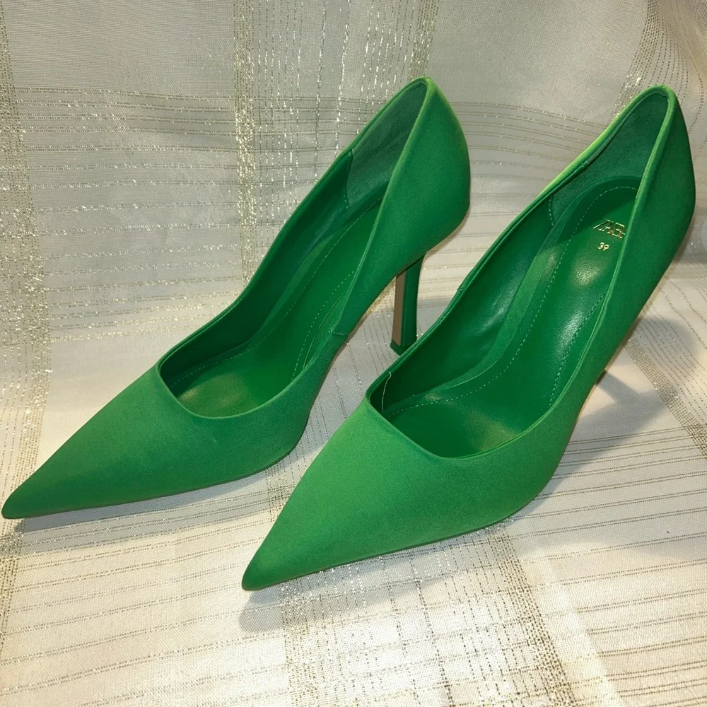 Zara Emerald Green Leather with Gold Logo - Picture 2 of 7